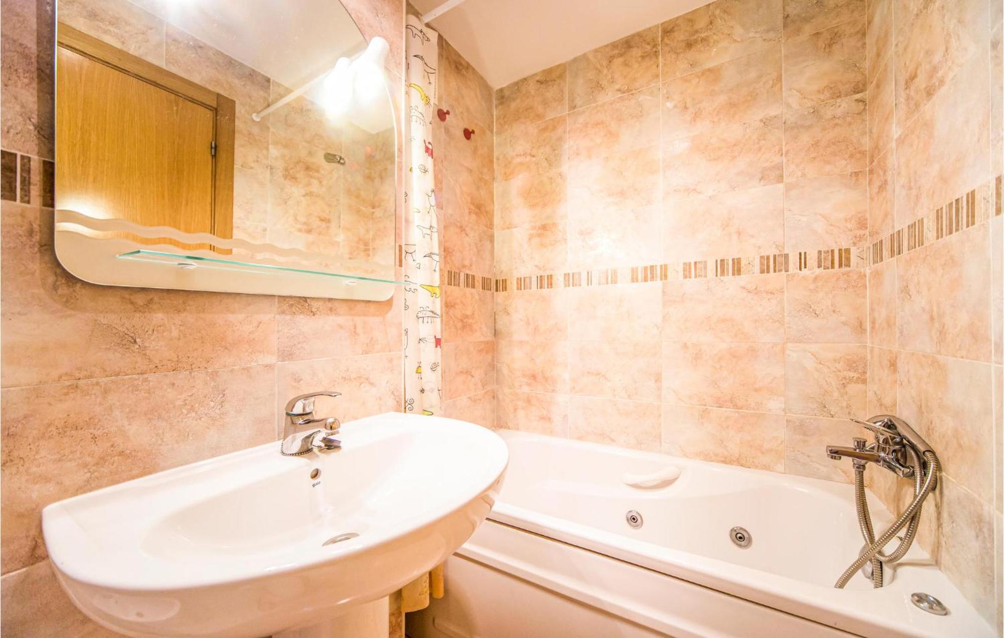 2 Bedroom Lovely Apartment In Oropesa Del Mar Ngoại thất bức ảnh
